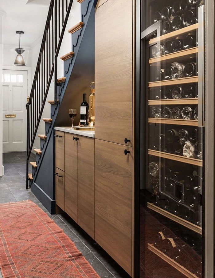 Tủ rượu gầm cầu thang